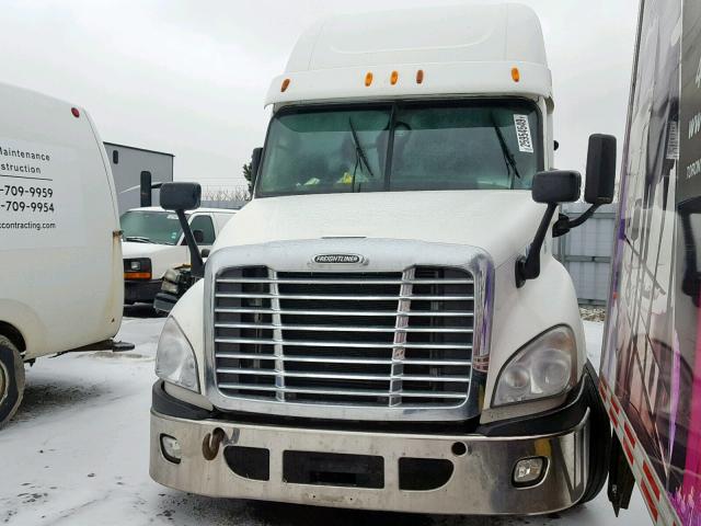 3AKJGLDV9ESFS8665 - 2014 FREIGHTLINER CASCADIA 1 WHITE photo 2