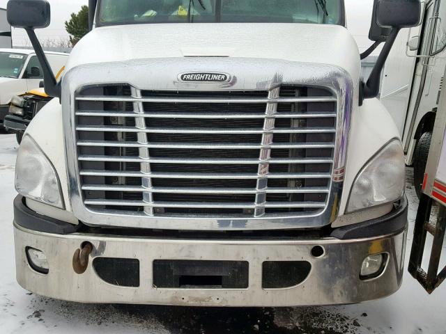 3AKJGLDV9ESFS8665 - 2014 FREIGHTLINER CASCADIA 1 WHITE photo 9