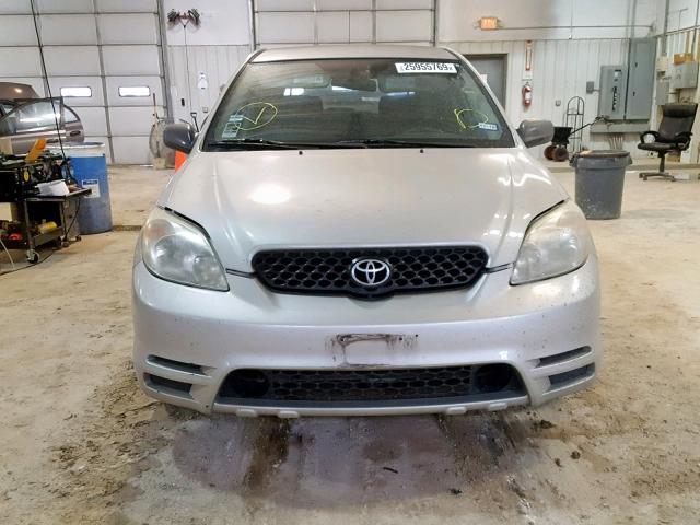 2T1KR32E54C310665 - 2004 TOYOTA MATRIX GRAY photo 9