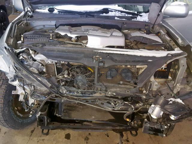 JTJBT20X740043763 - 2004 LEXUS GX 470 SILVER photo 7