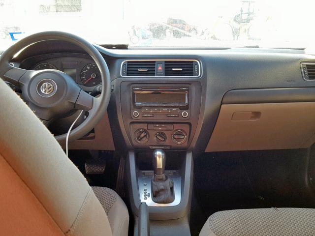 3VW2K7AJ1EM333537 - 2014 VOLKSWAGEN JETTA BASE BROWN photo 9