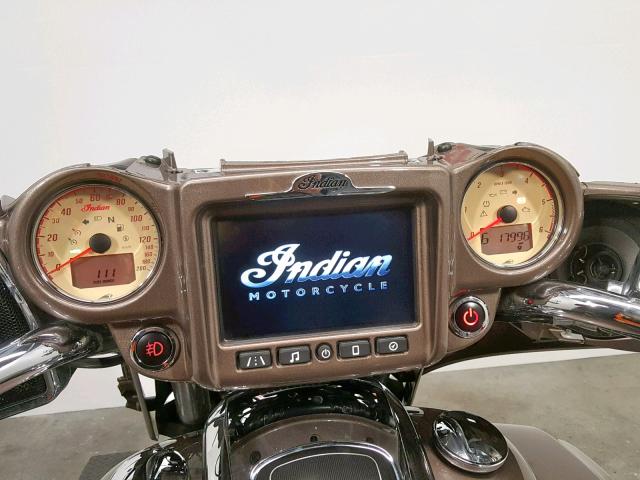 56KTRAAAXJ3368096 - 2018 INDIAN MOTORCYCLE CO. ROADMASTER BROWN photo 7
