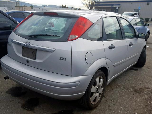 3FAHP37352R200221 - 2002 FORD FOCUS ZX5 SILVER photo 4