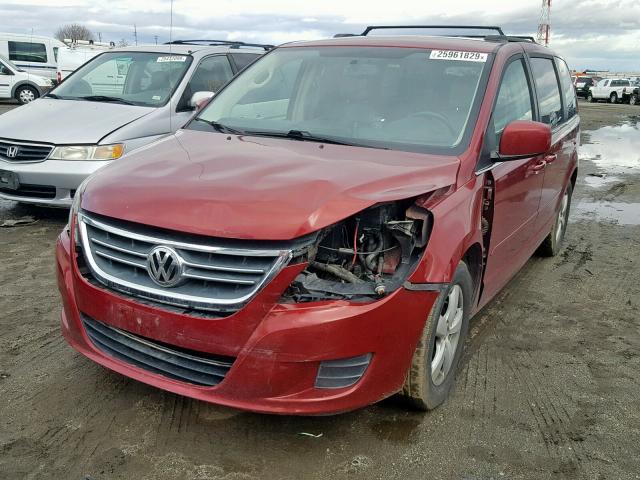 2V4RW3DG1BR669911 - 2011 VOLKSWAGEN ROUTAN SE RED photo 2