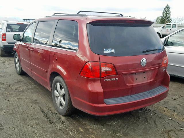 2V4RW3DG1BR669911 - 2011 VOLKSWAGEN ROUTAN SE RED photo 3