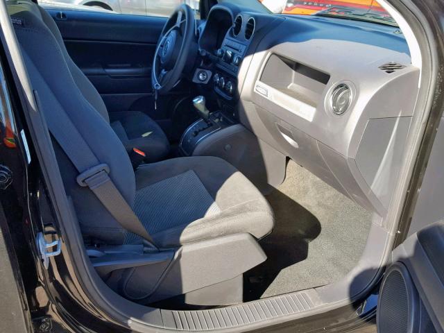 1C4NJCBB7GD590798 - 2016 JEEP COMPASS SP შავი ფოტო 5