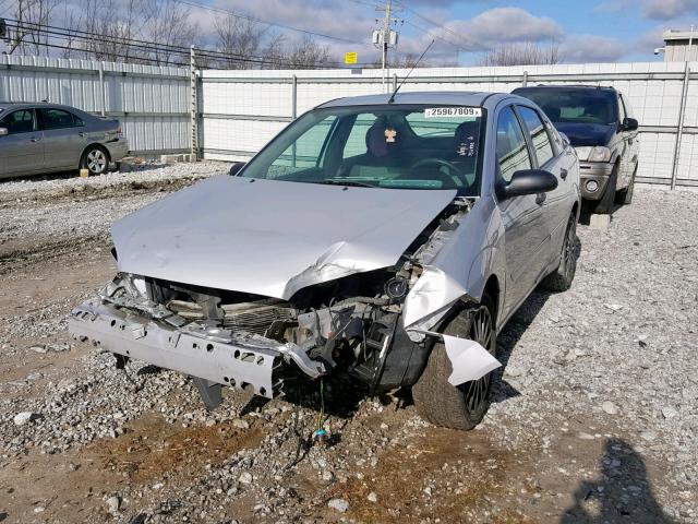 1FAHP34N17W352832 - 2007 FORD FOCUS ZX4 SILVER photo 2