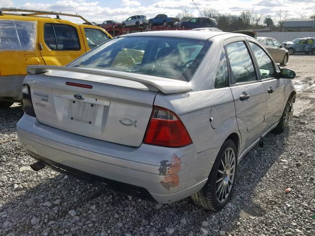 1FAHP34N17W352832 - 2007 FORD FOCUS ZX4 SILVER photo 4