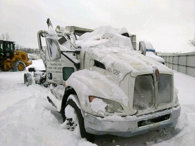 2NKHHM7X9FM421120 - 2015 KENWORTH CONSTRUCTI WHITE photo 1