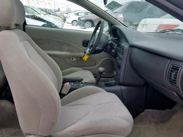 1G8ZY12701Z217376 - 2001 SATURN SC2 WHITE photo 5