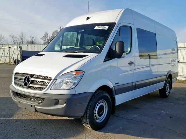 WDRPE8CCXB5527859 - 2011 FREIGHTLINER SPRINTER 2 WHITE photo 2