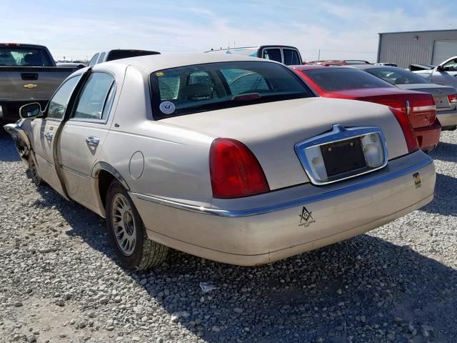 1LNHM83W5YY940115 - 2000 LINCOLN TOWN CAR C TAN photo 3