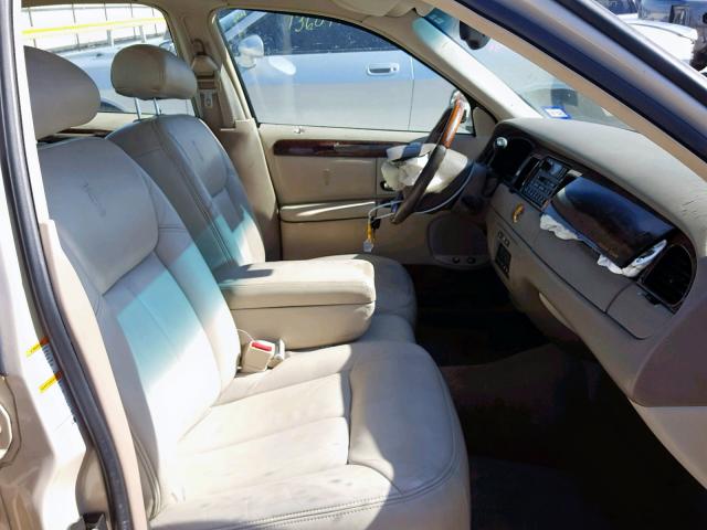 1LNHM83W5YY940115 - 2000 LINCOLN TOWN CAR C TAN photo 5