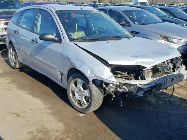 3FAFP37NX5R156018 - 2005 FORD FOCUS ZX5 GRAY photo 1