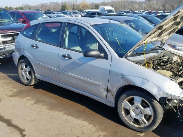 3FAFP37NX5R156018 - 2005 FORD FOCUS ZX5 GRAY photo 9