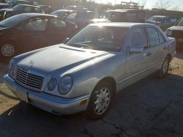 WDBJF55FXVA361491 - 1997 MERCEDES-BENZ E 320 SILVER photo 2