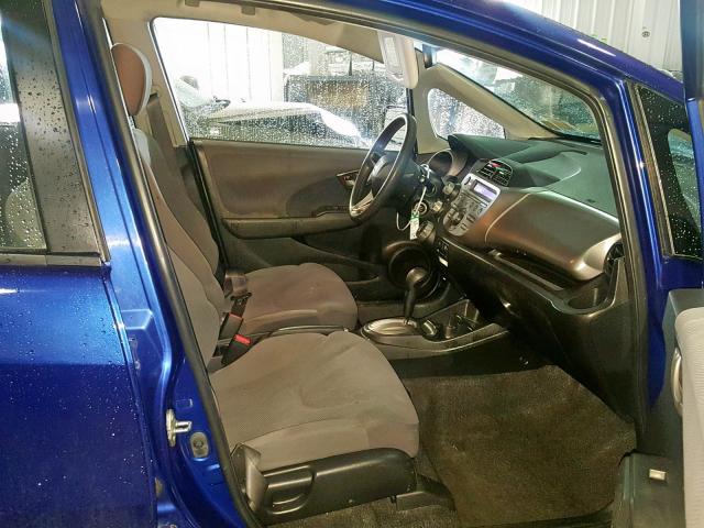 JHMGE8H22AC019863 - 2010 HONDA FIT BLUE photo 5