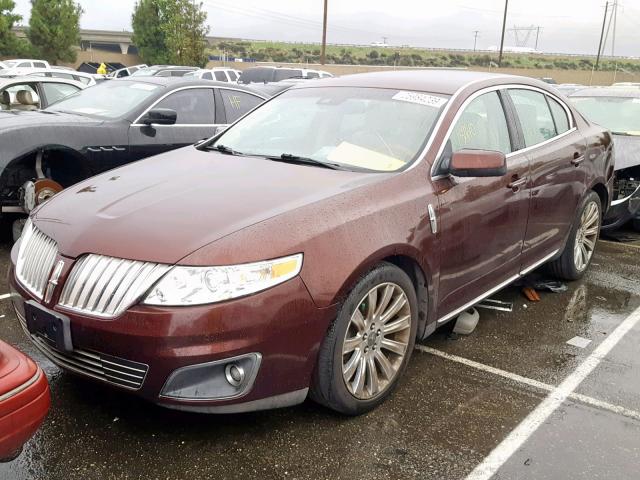 1LNHM93R29G611864 - 2009 LINCOLN MKS MAROON photo 2