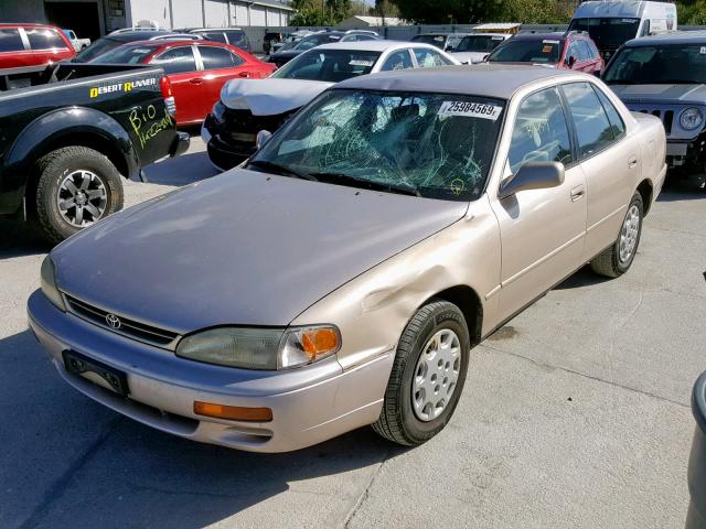 4T1BG12K1TU660551 - 1996 TOYOTA CAMRY DX TAN photo 2