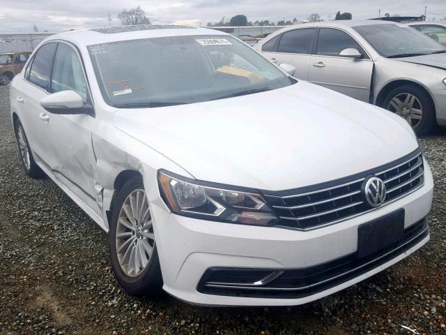 1VWBT7A37HC009951 - 2017 VOLKSWAGEN PASSAT SE WHITE photo 1