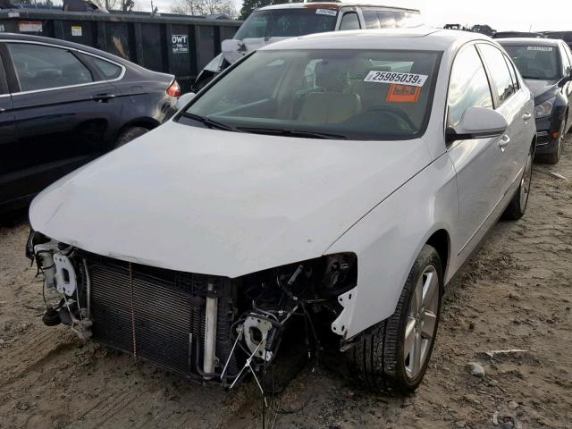 WVWJK73C59E026395 - 2009 VOLKSWAGEN PASSAT TUR WHITE photo 2