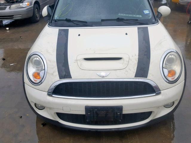 WMWMM33568TP88188 - 2008 MINI COOPER S C WHITE photo 9