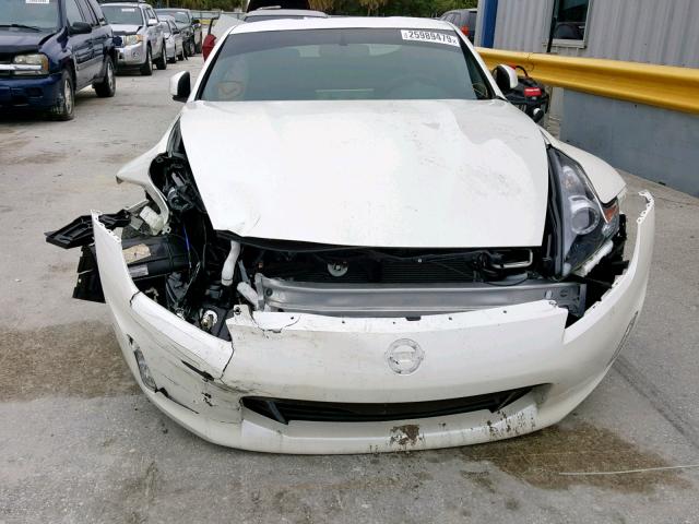 JN1AZ4EH6JM571232 - 2018 NISSAN 370Z BASE WHITE photo 9