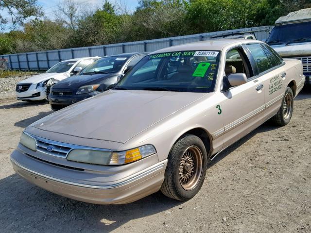 2FALP74W4VX229151 - 1997 FORD CROWN VICT BEIGE photo 2