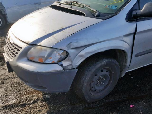 1C4GJ25B92B584181 - 2002 CHRYSLER VOYAGER SILVER photo 9