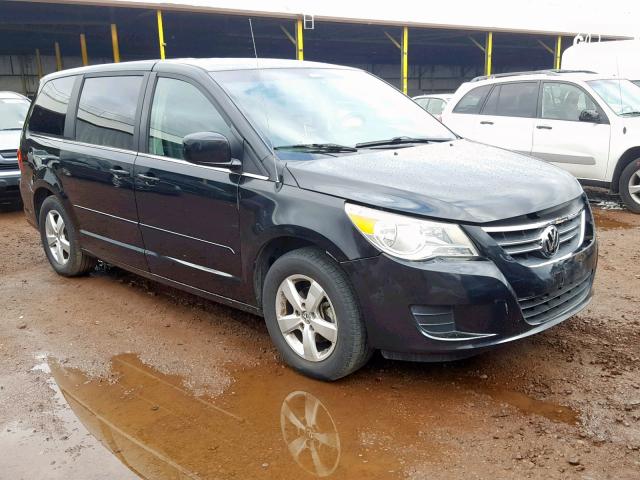 2V4RW3D12AR174191 - 2010 VOLKSWAGEN ROUTAN SE BLACK photo 1