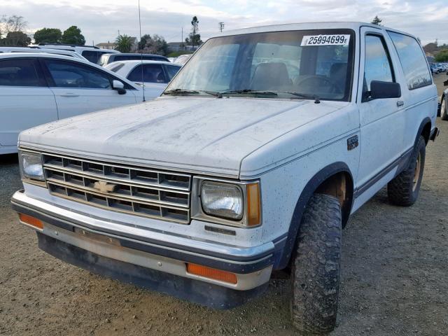 1GNCT18R0H8136839 - 1987 CHEVROLET BLAZER S10 WHITE photo 2