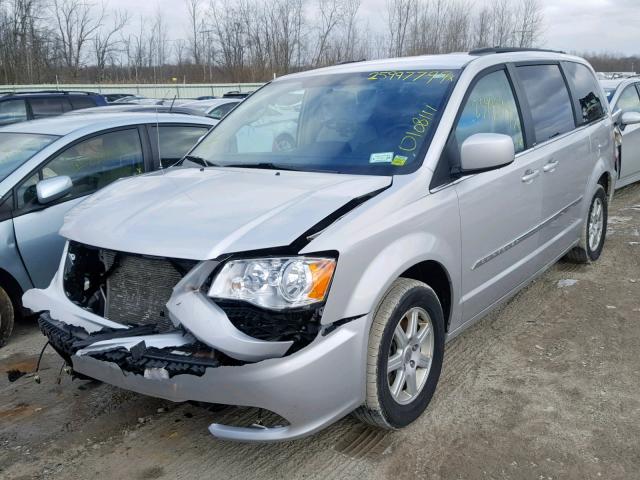 2A4RR5DG4BR664709 - 2011 CHRYSLER TOWN & COU SILVER photo 2