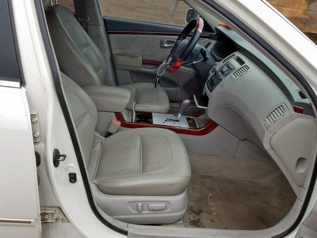 KMHFC46F16A088429 - 2006 HYUNDAI AZERA SE WHITE photo 5