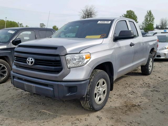 5TFUM5F10FX060766 - 2015 TOYOTA TUNDRA DOU SILVER photo 2