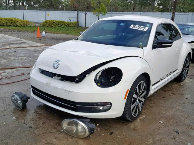 3VWVA7AT1CM604398 - 2012 VOLKSWAGEN BEETLE TUR WHITE photo 2