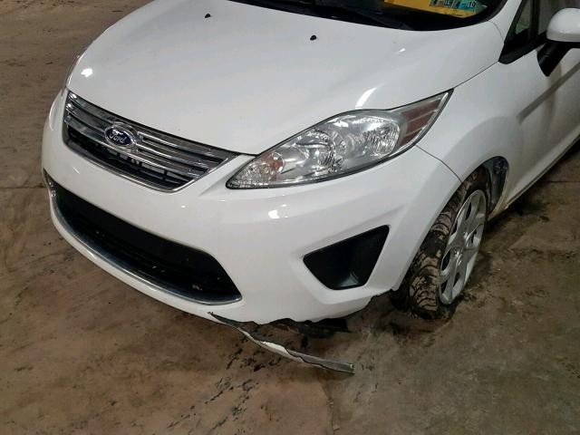 3FADP4BJ5BM164313 - 2011 FORD FIESTA SE WHITE photo 9