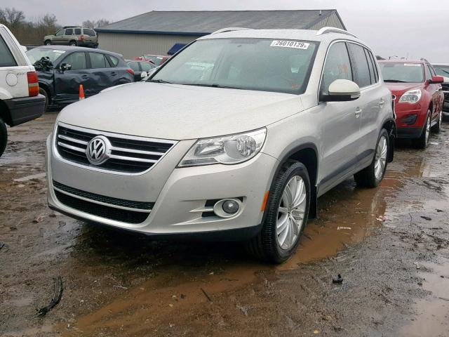 WVGBV7AX3AW000423 - 2010 VOLKSWAGEN TIGUAN SE SILVER photo 2