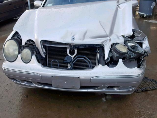 WDBJF65J42B493310 - 2002 MERCEDES-BENZ E 320 SILVER photo 9