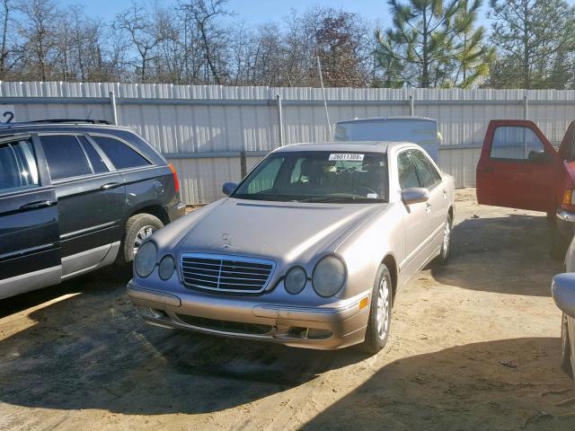 WDBJF65JXYB011187 - 2000 MERCEDES-BENZ E 320 TAN photo 2