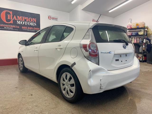 JTDKDTB30C1503449 - 2012 TOYOTA PRIUS C WHITE photo 4