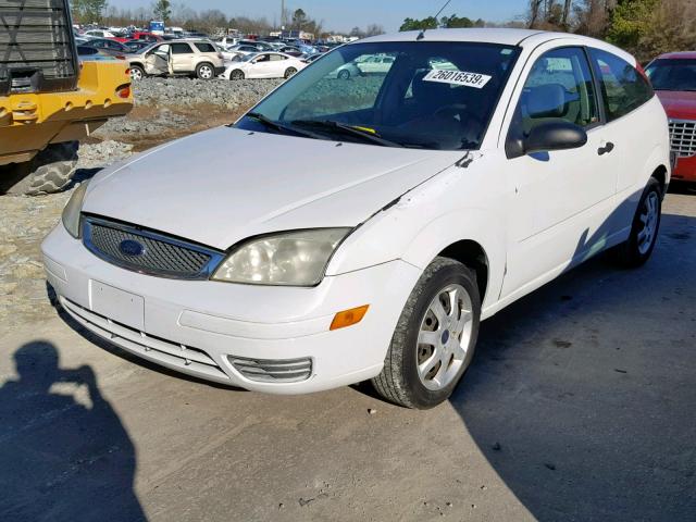 3FAFP31N95R122144 - 2005 FORD FOCUS ZX3 WHITE photo 2