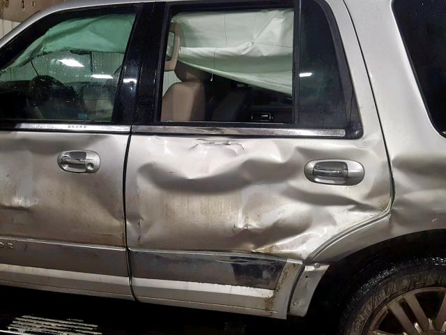 5LMJJ2J51AEJ02704 - 2010 LINCOLN NAVIGATOR SILVER photo 9