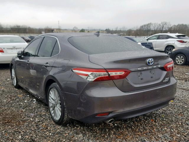 4T1B21HK8JU002387 - 2018 TOYOTA CAMRY HYBR GRAY photo 3