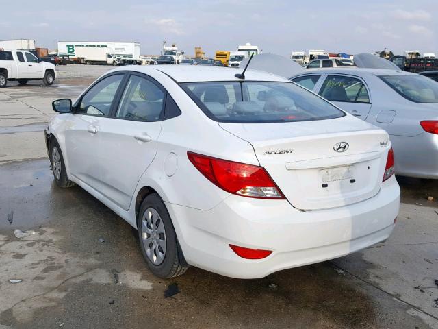 KMHCT4AE4GU117441 - 2016 HYUNDAI ACCENT SE WHITE photo 3