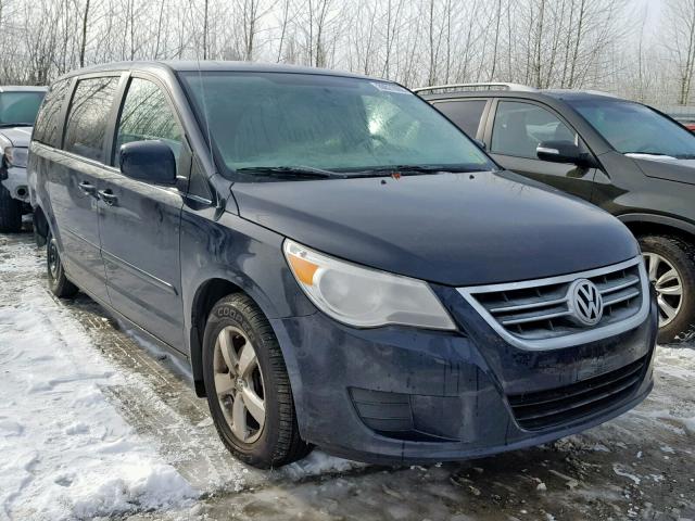 2V4RW3D15AR262765 - 2010 VOLKSWAGEN ROUTAN SE BLUE photo 1