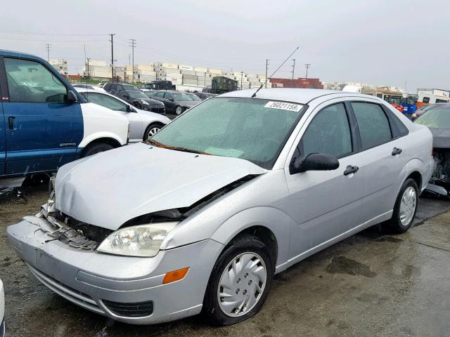 1FAFP34N37W363581 - 2007 FORD FOCUS ZX4 SILVER photo 2