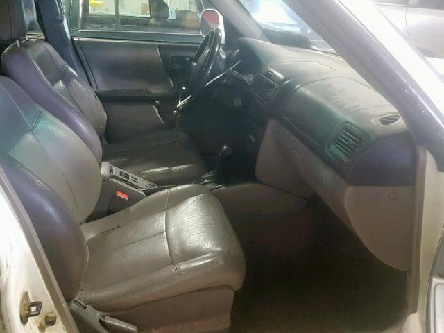 JF1SF65531H711280 - 2001 SUBARU FORESTER S WHITE photo 5