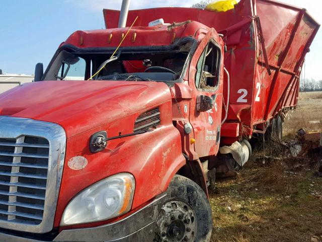 1FVHGBDV8DSBZ6559 - 2013 FREIGHTLINER CASCADIA 1 RED photo 9