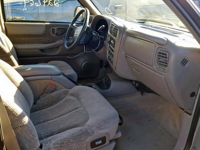 1GNDT13W4W2208594 - 1998 CHEVROLET BLAZER LT GOLD photo 5