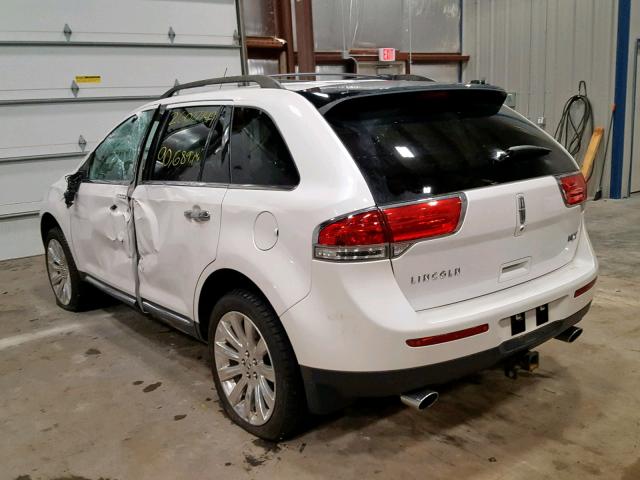 2LMDJ6JK1DBL32051 - 2013 LINCOLN MKX WHITE photo 3